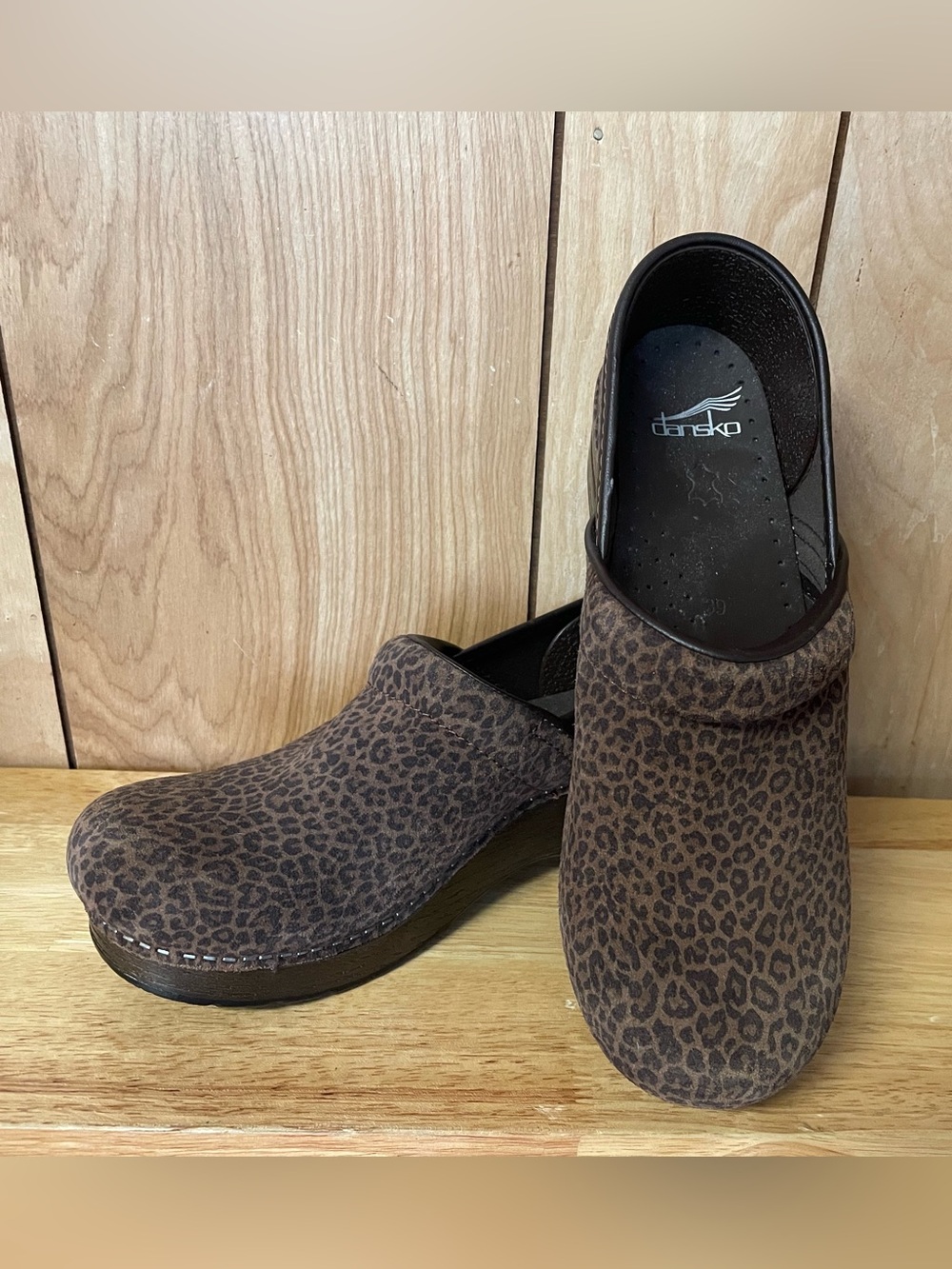 Dansko Women's Professional Mini Leopard Suede Nursing Clogs Size EU 39 US 8.5/9